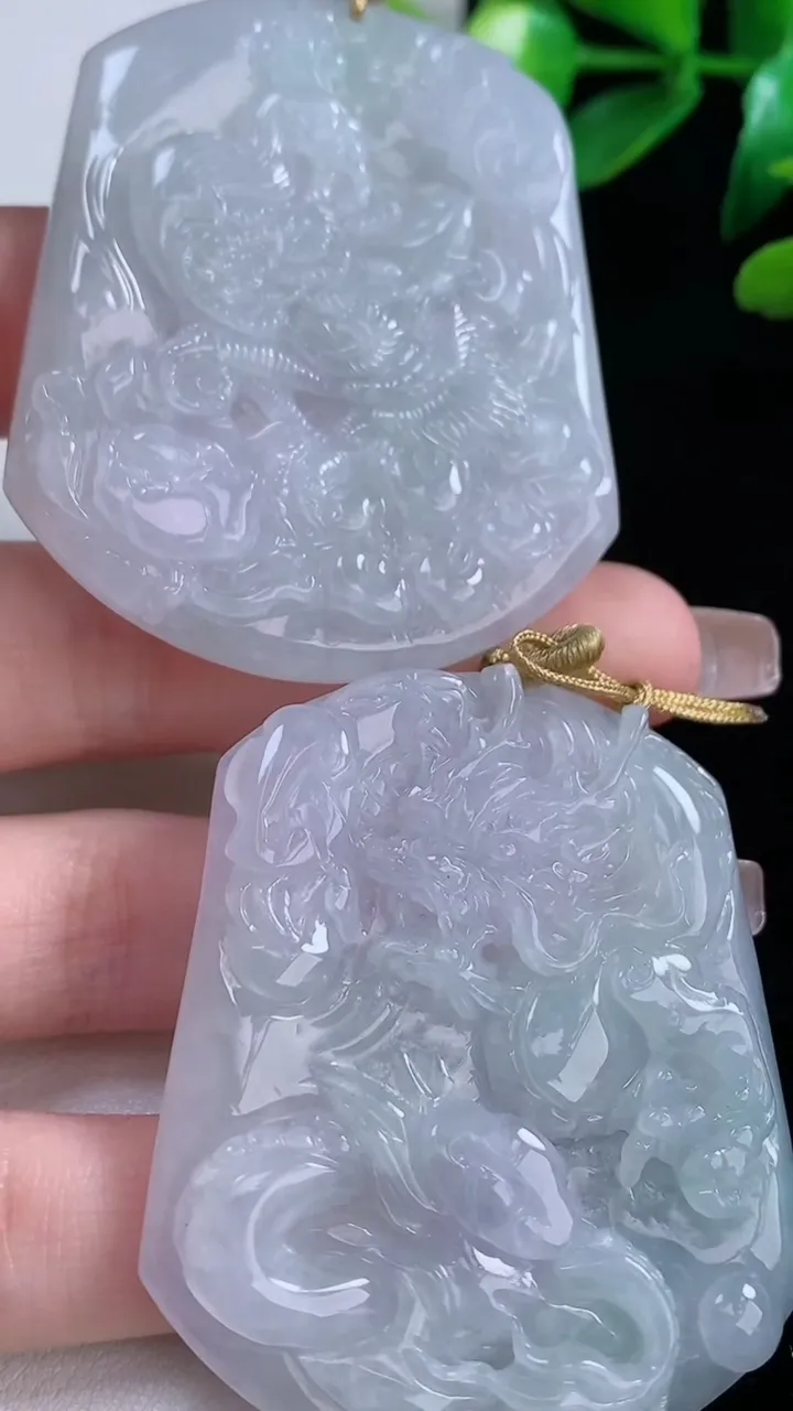 天然A货翡翠紫罗兰龙凤呈祥吊坠一对，尺寸52.5-44-5.5，重量:55.49g
12月28日