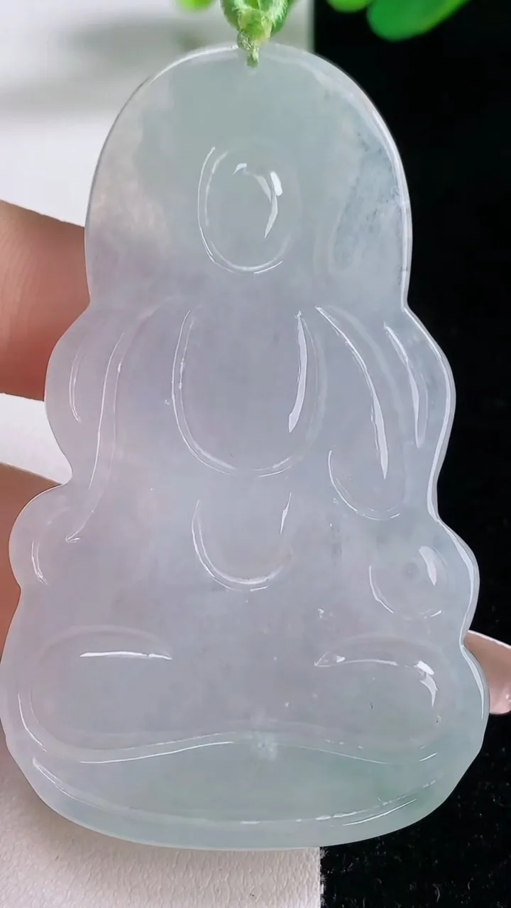 天然A货翡翠度母观音吊坠，尺寸66.6-39.6-5.9，重量:28.79g
12月28日