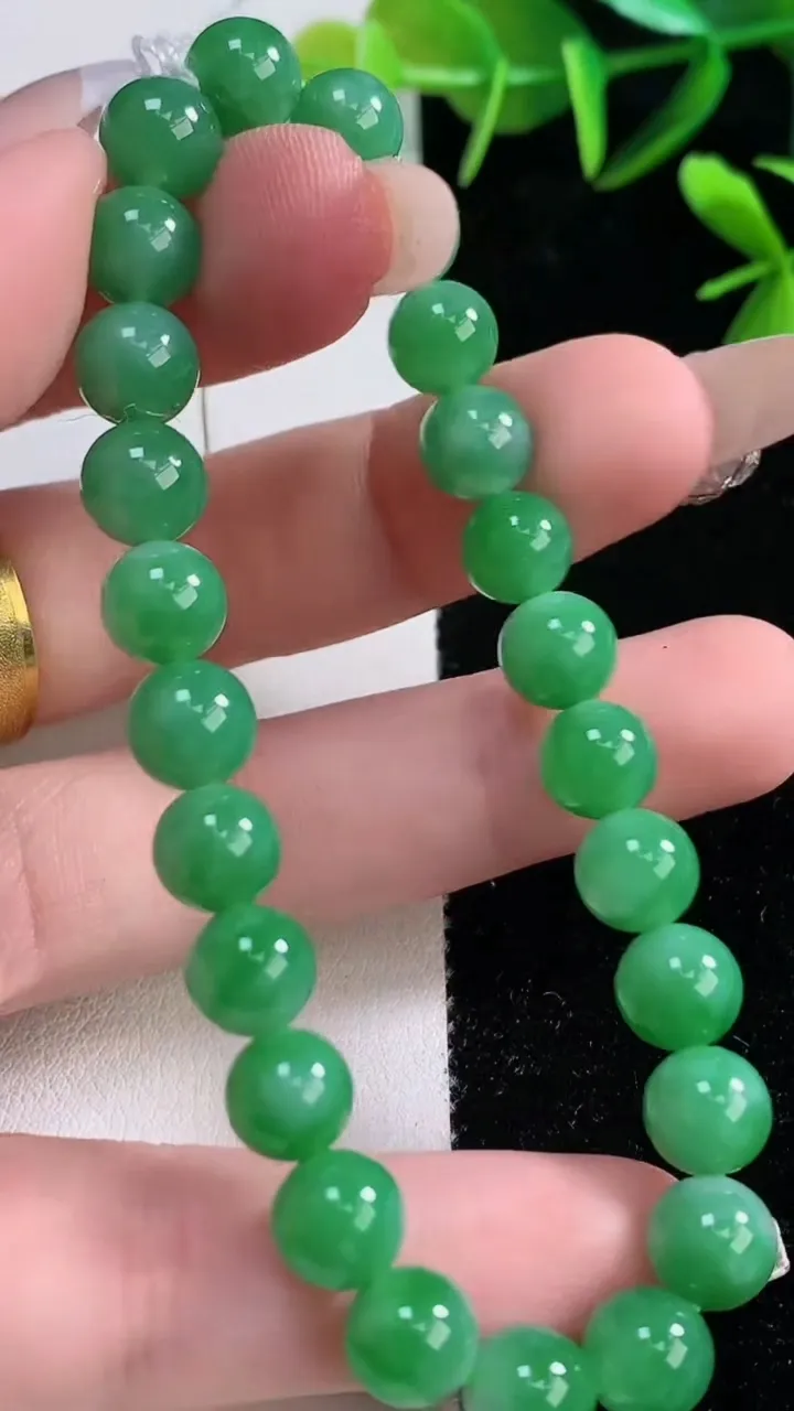 天然A货翡翠圆珠手串，尺寸7.5-25颗，重量:18.76g12月28日
工厂直销收藏佳品,种好水足