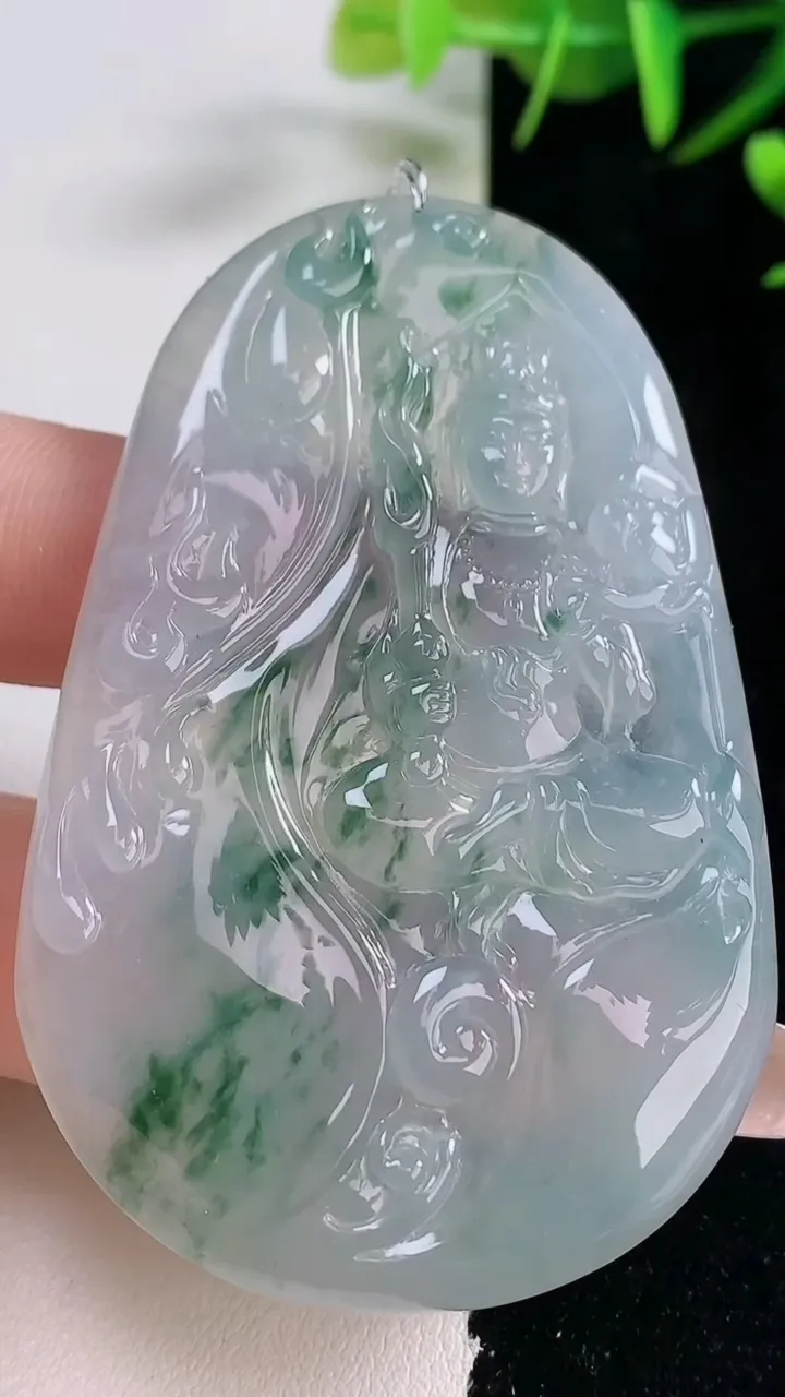 天然A货翡翠种飘花虚空藏菩萨吊坠，尺寸64.5-41.7-4.8，重量:31.69g
12月28日