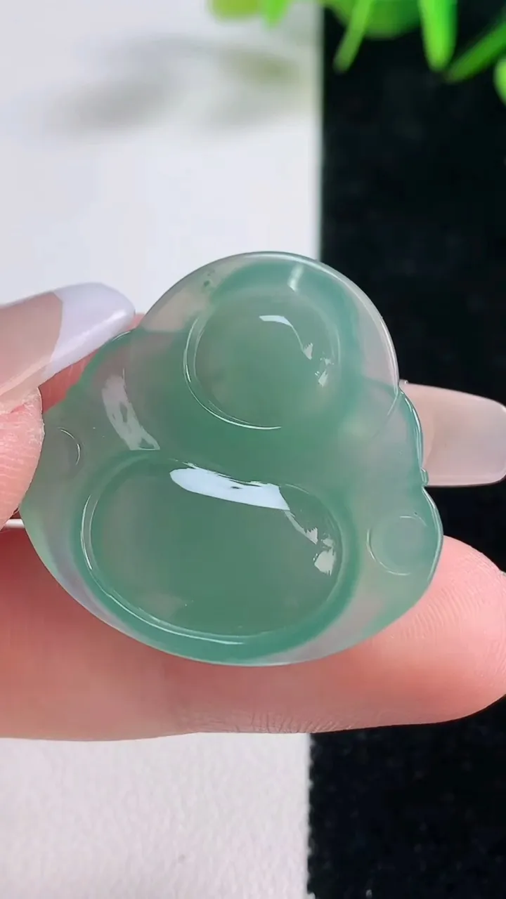 天然A货翡翠佛公吊坠，尺寸28.5-29.7-6.2，重量:8.22g
12月28日