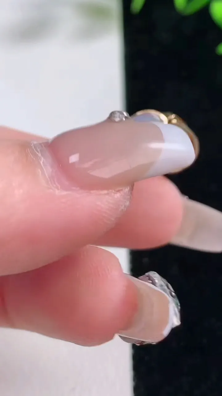 天然A货翡翠18K金紫罗兰福豆吊坠，尺寸45.8-17.6-7，重量:10.83g
12月28日