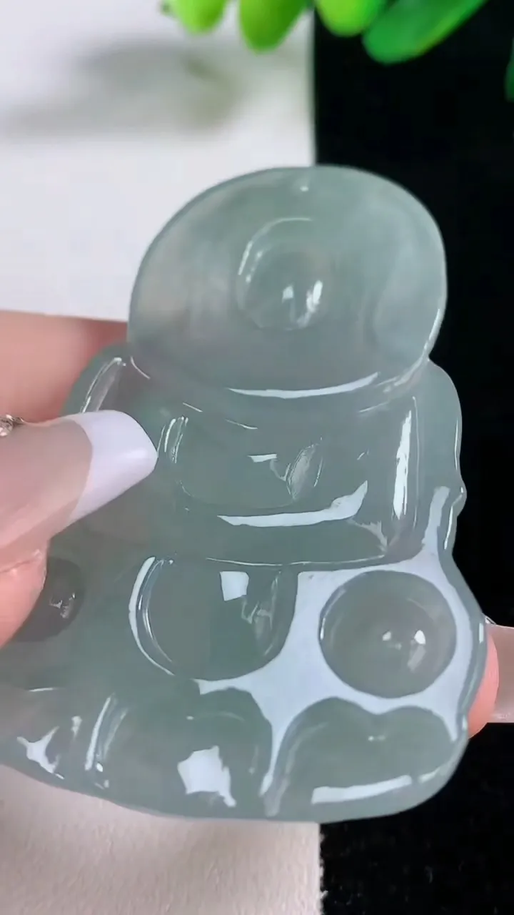 天然A货翡翠观音菩萨吊坠，尺寸59.2-39.3-6.2，重量:25.39g
12月28日