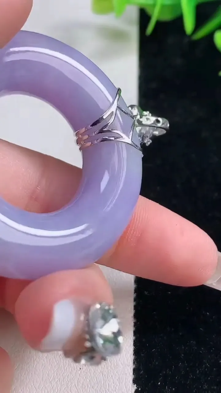 天然A货翡翠18K金紫罗兰平安环吊坠，尺寸46-11.7，重量:41.77g
12月28日