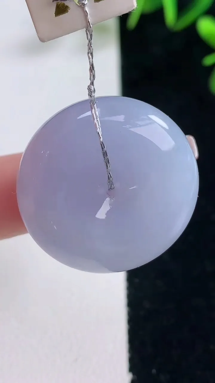 天然A货翡翠紫罗兰平安扣吊坠，尺寸27.4-9.8，重量:20.02g
12月28日