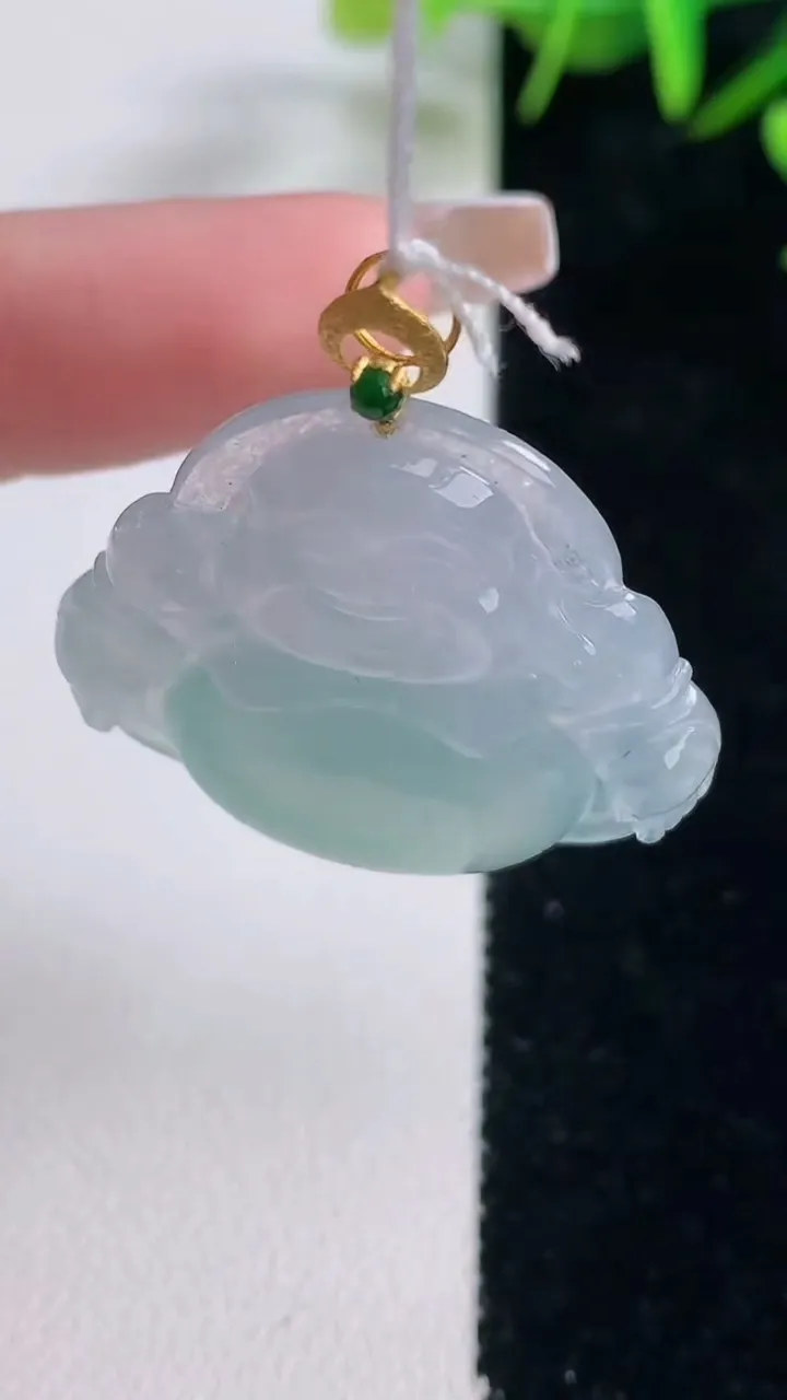 天然A货翡翠佛公吊坠，尺寸28.3-30.8-5.9，重量:8.44g
12月28日