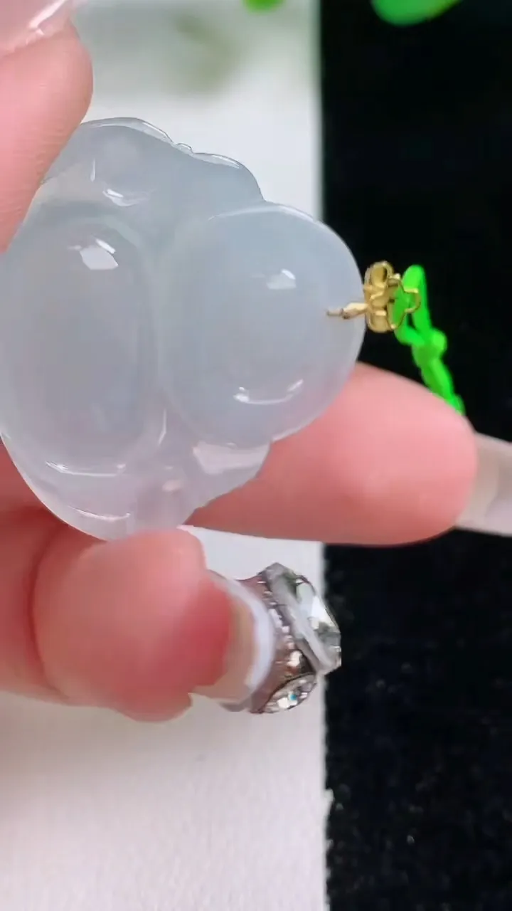 天然A货翡翠佛公吊坠，尺寸27.4-29.6-6，重量:7.28g
12月28日