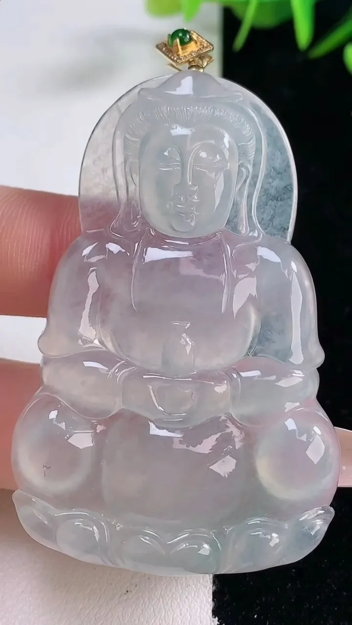 天然A货翡翠种白冰观音菩萨吊坠，尺寸58.2-37-5.2，重量:21.37g
12月28日