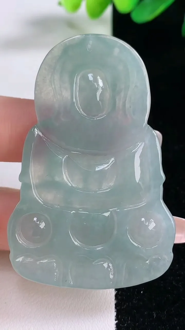 天然A货翡翠观音菩萨吊坠，尺寸59.2-39.3-6.2，重量:25.39g
12月28日