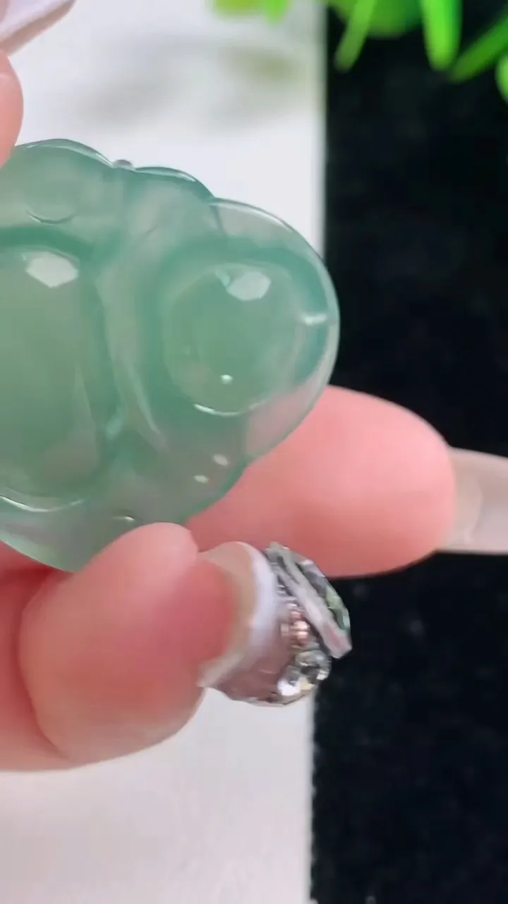 天然A货翡翠佛公吊坠，尺寸28.5-29.7-6.2，重量:8.22g
12月28日