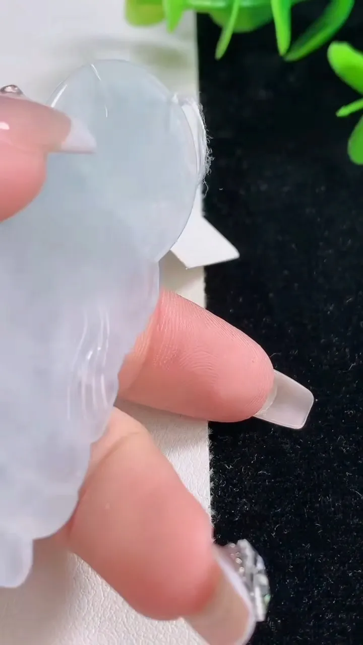 天然A货翡翠冰种飘花度母观音吊坠，尺寸72.3-42-6，重量:32.00g
12月28日