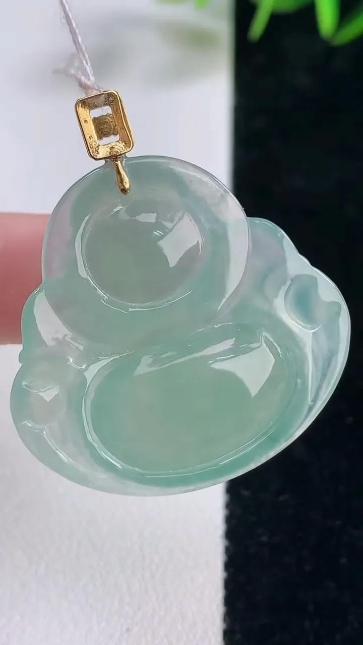 天然A货翡翠佛公吊坠，尺寸31.2-32.5-5.9，重量:9.28g
12月28日