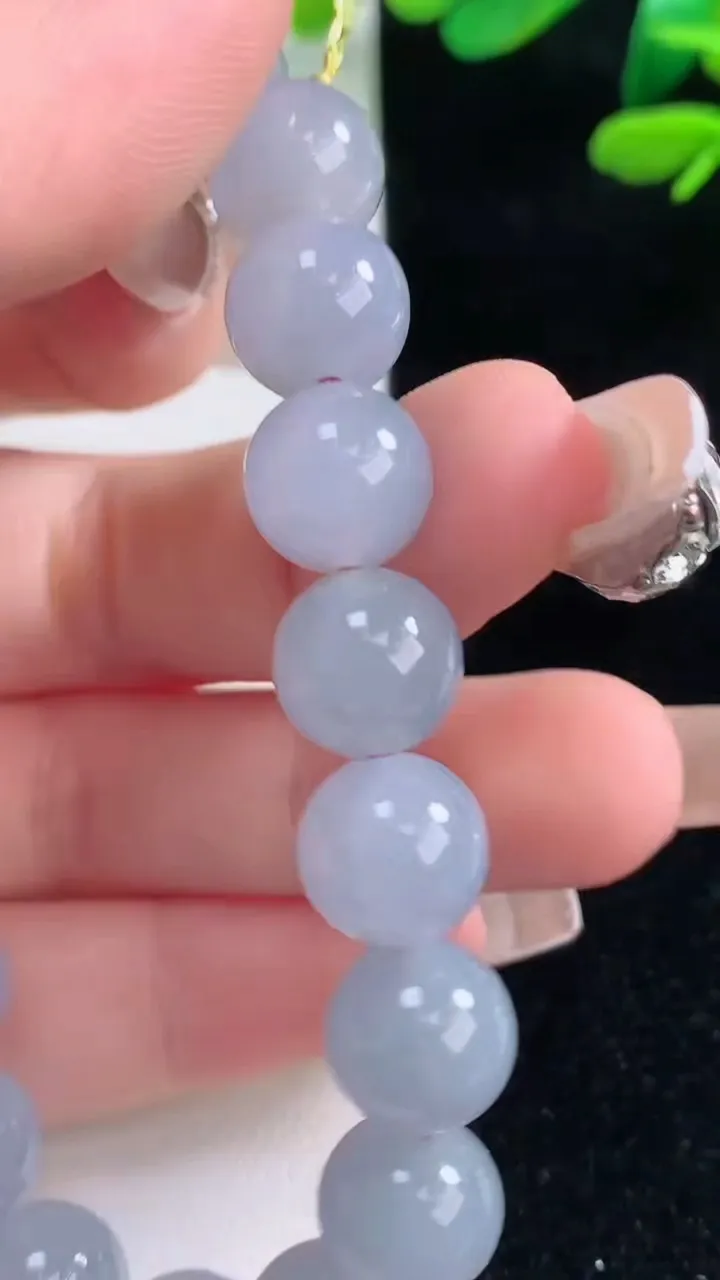 天然A货翡翠紫罗兰圆珠手串，尺寸10-19颗，重量:31.98g12月29日
工厂直销收藏佳品,种好水足，色泽均匀，有种有色，上手高大气！