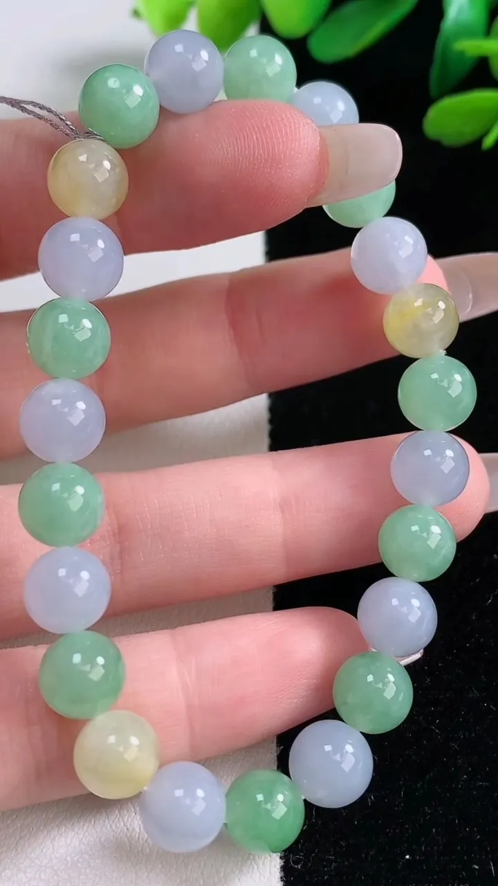 天然A货翡翠三彩圆珠手串，尺寸8-23颗，重量:20.33g12月29日
工厂直销收藏佳品,种好水足，色泽均匀，有种有色，上手高大气！