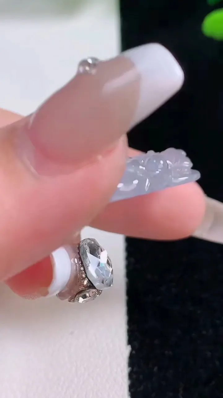 天然A货翡翠种紫罗兰财神爷吊坠，尺寸31.8-25.5-5.9，重量:8.06g
12月29日