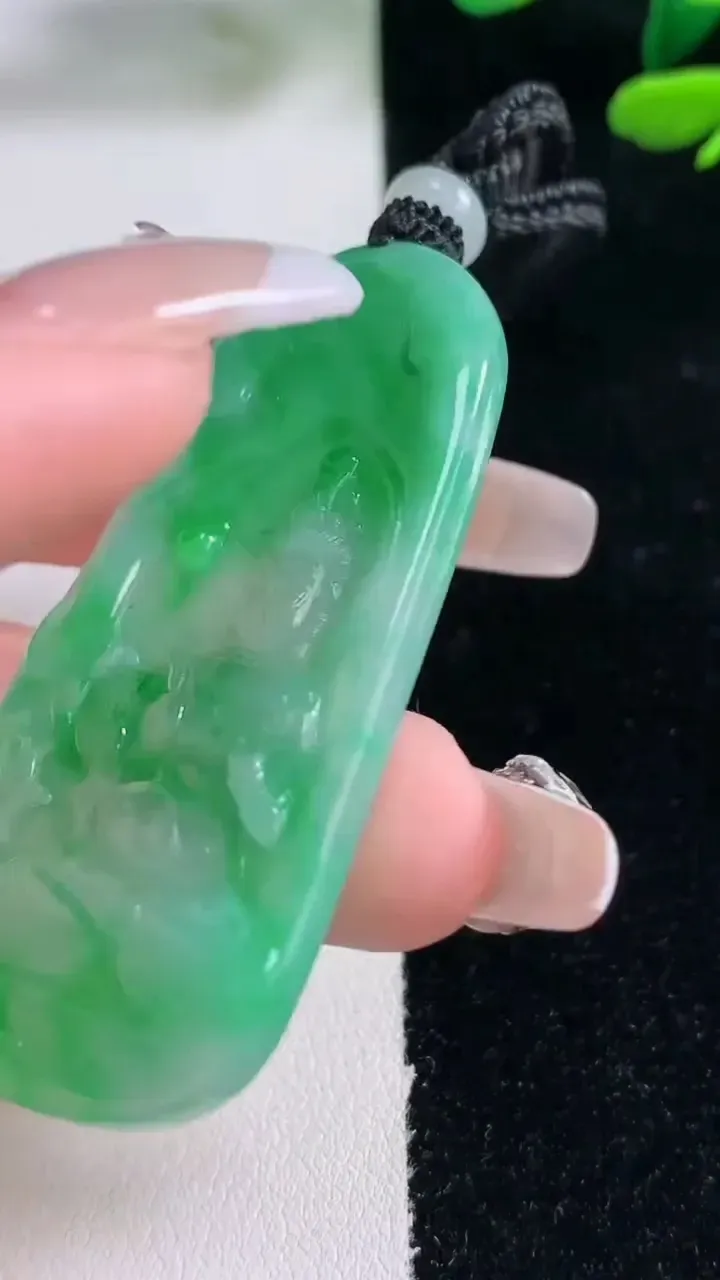 天然A货翡翠普贤菩萨吊坠，尺寸55.4-29.6-4.4，重量:20.96g
12月29日