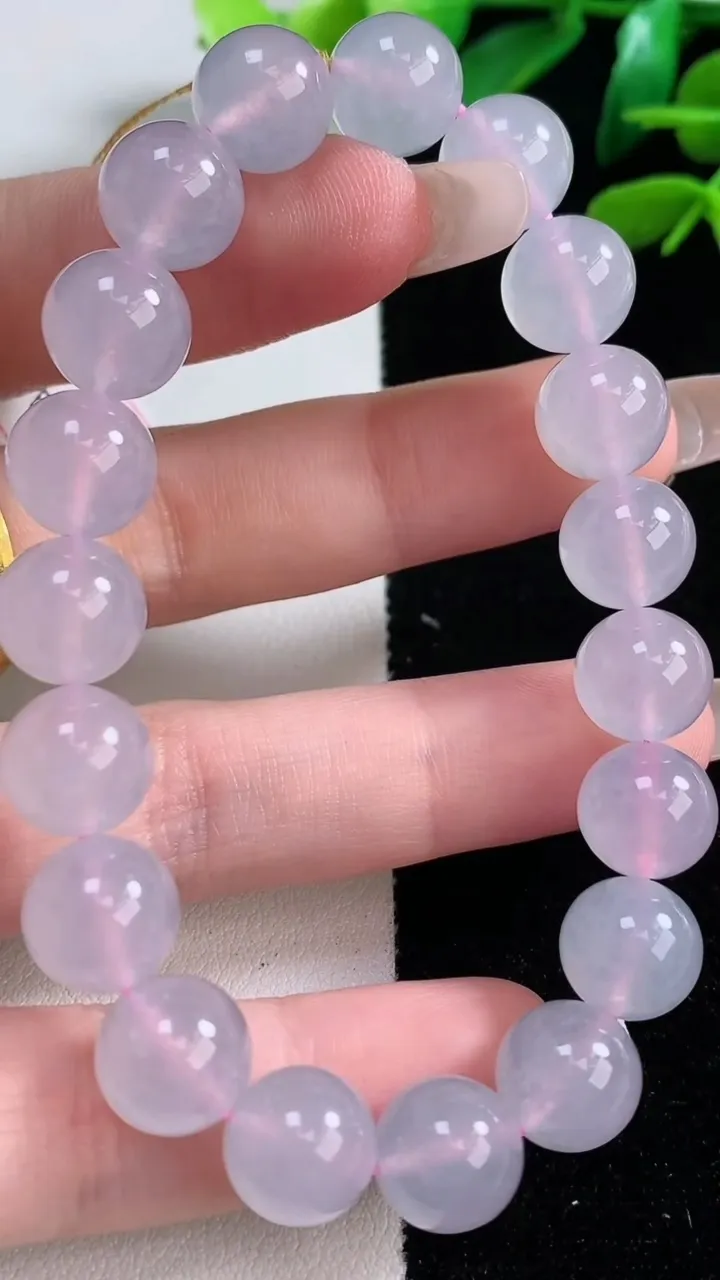 天然A货翡翠种白冰圆珠手串，尺寸10-19颗，重量:32.96g12月29日
工厂直销收藏佳品,种好水足，色泽均匀，有种有色，上手高大气！