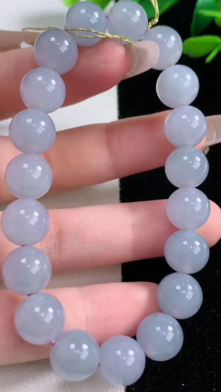 天然A货翡翠紫罗兰圆珠手串，尺寸10-19颗，重量:31.98g12月29日
工厂直销收藏佳品,种好水足，色泽均匀，有种有色，上手高大气！