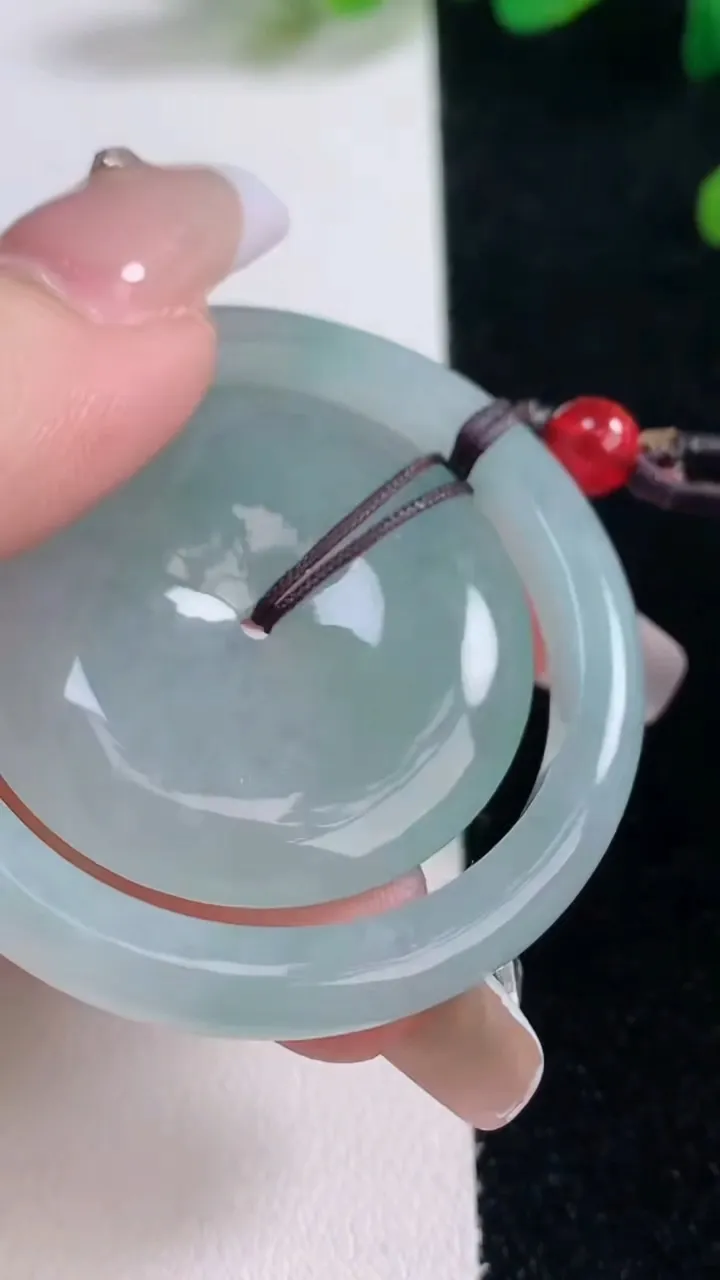 天然A货翡翠母子平安扣吊坠，尺寸45-6，重量:23.50g
12月29日