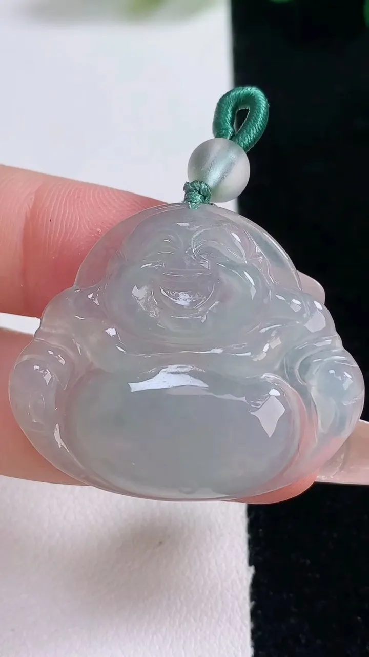 天然A货翡翠佛公吊坠，尺寸30.3-35-5.2，重量:8.33g
12月29日