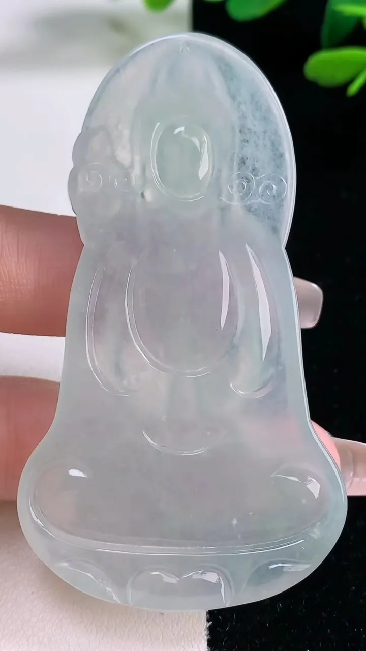 天然A货翡翠大势至菩萨吊坠，尺寸70-39.6-5.6，重量:30.83g
12月29日