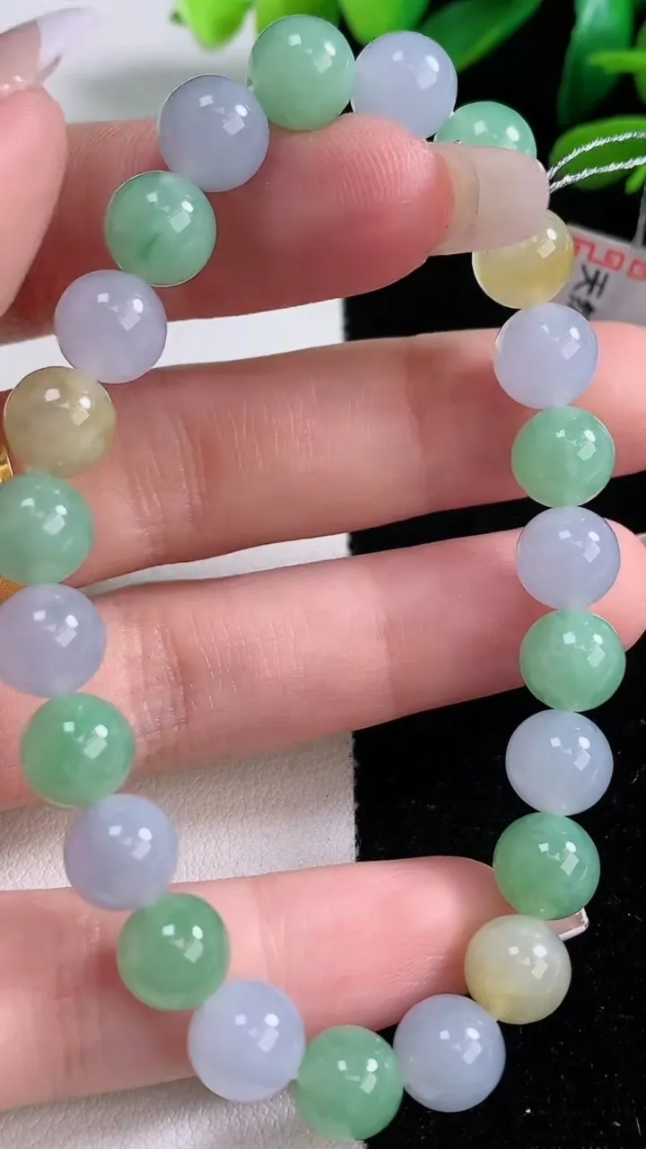 天然A货翡翠三彩圆珠手串，尺寸8-23颗，重量:20.33g12月29日
工厂直销收藏佳品,种好水足，色泽均匀，有种有色，上手高大气！