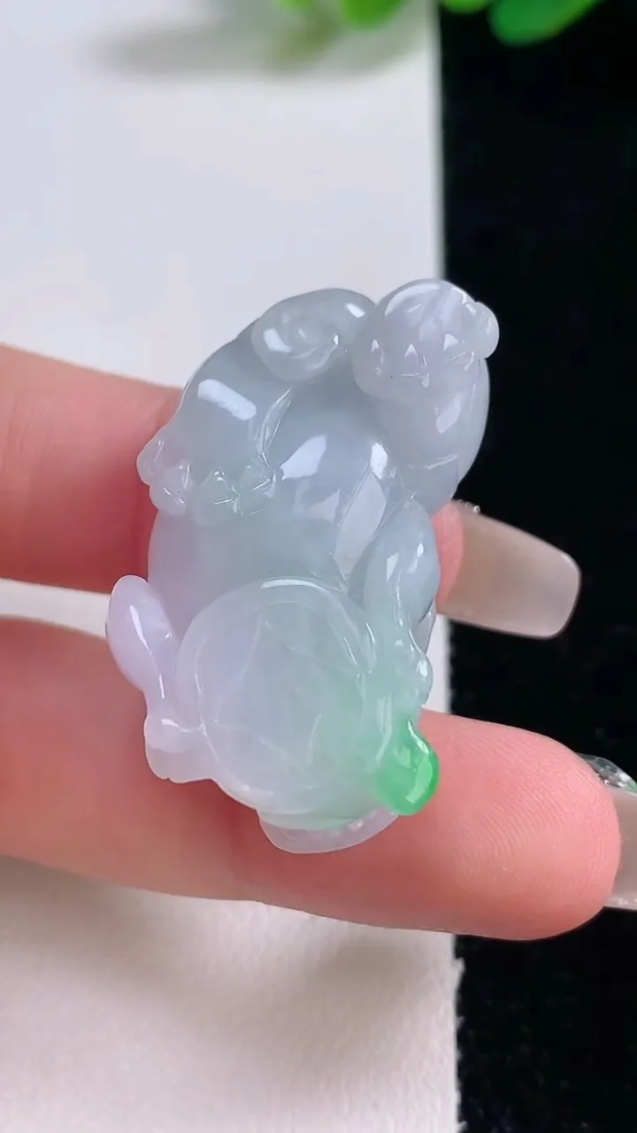 天然A货翡翠貔貅吊坠，尺寸34-18.6-12.2，重量:17.52g
12月29日