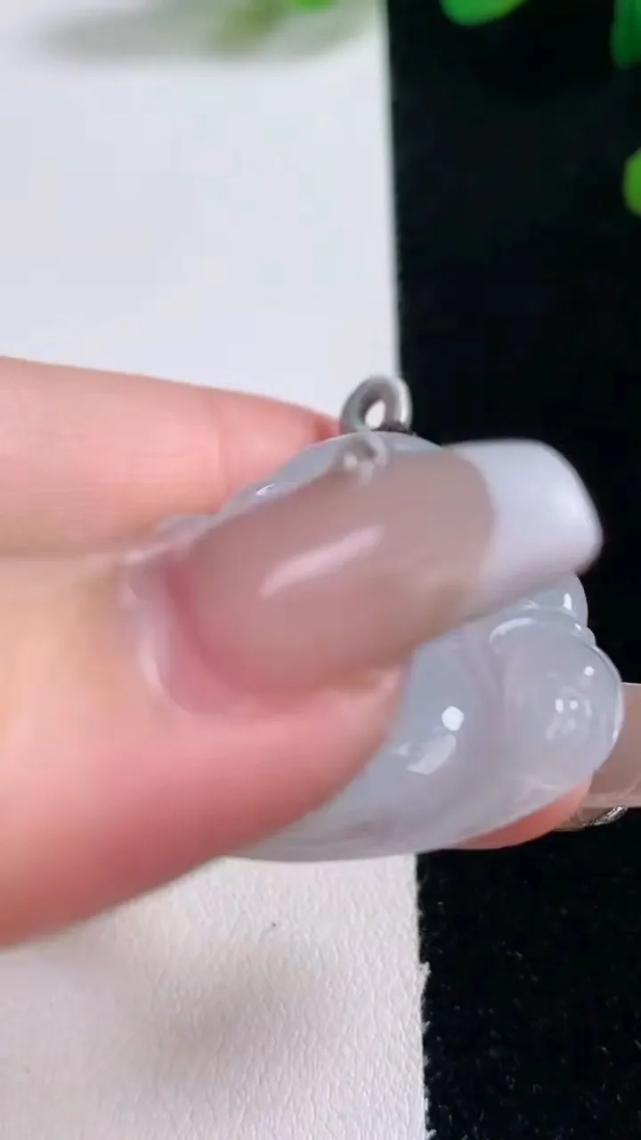 天然A货翡翠佛公吊坠，尺寸33.6-40.3-5.7，重量:11.71g
12月29日