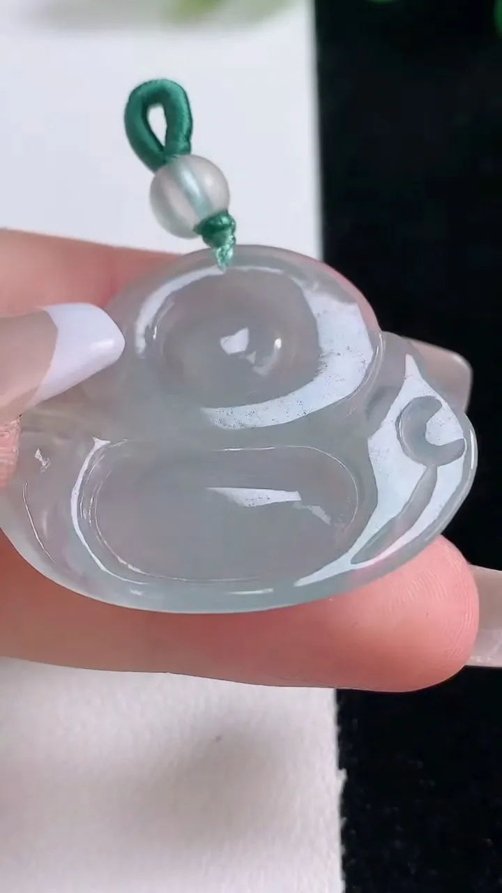 天然A货翡翠佛公吊坠，尺寸30.3-35-5.2，重量:8.33g
12月29日