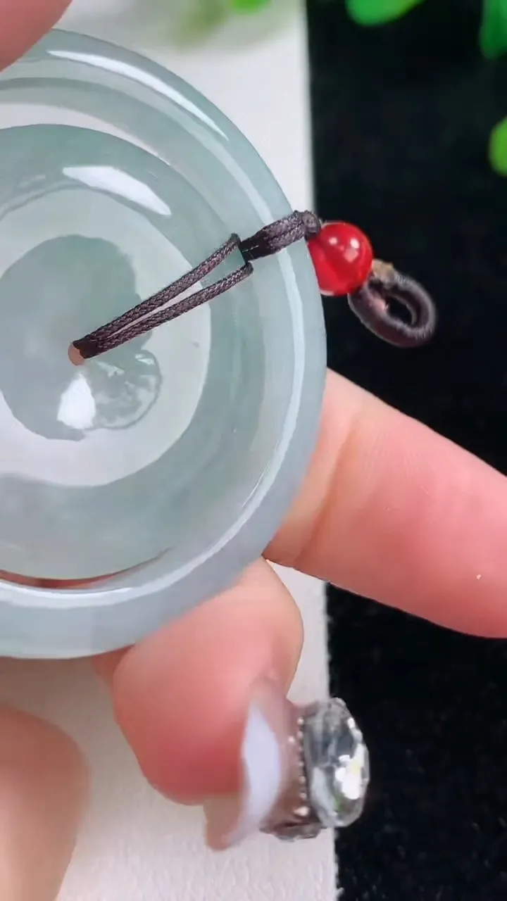 天然A货翡翠母子平安扣吊坠，尺寸45-6，重量:23.50g
12月29日