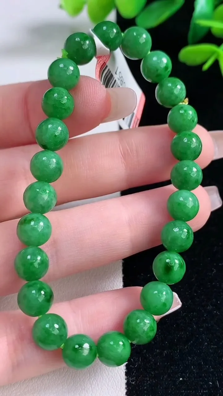 天然A货翡翠圆珠手串，尺寸7.2-24颗，重量:15.88g12月29日
工厂直销收藏佳品,种好水足，色泽均匀，有种有色，上手高大气！