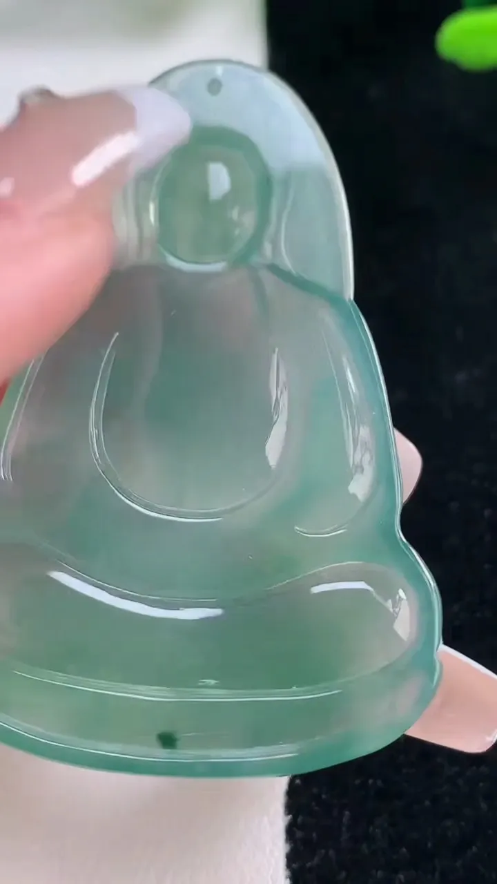 天然A货翡翠观音菩萨吊坠，尺寸54.8-37.5-4.5，重量:17.06g
12月29日