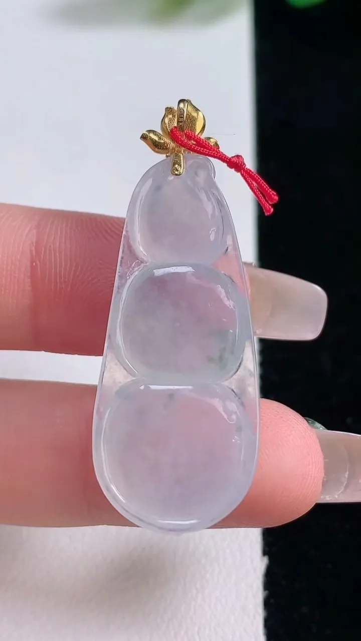 天然A货翡翠18K金飘花福豆吊坠，尺寸37-15.8-5.5，重量:5.28g
12月29日