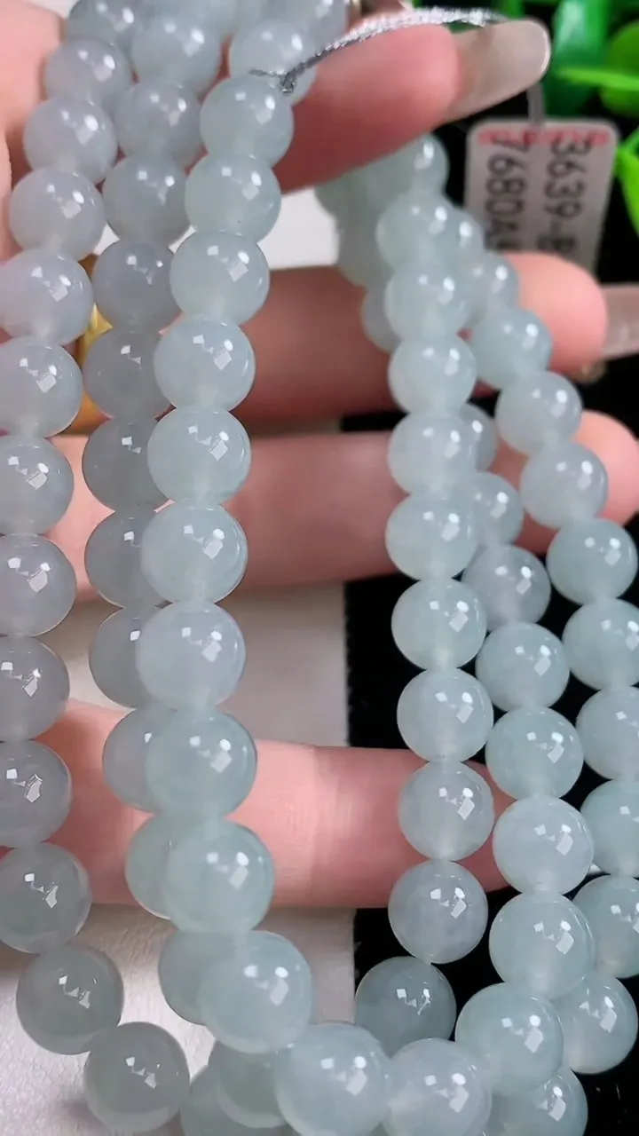 天然A货翡翠种白冰圆珠项链，尺寸8-88颗，重量:76.71g12月29日
工厂直销收藏佳品,种好水足，色泽均匀，有种有色，上手高大气！