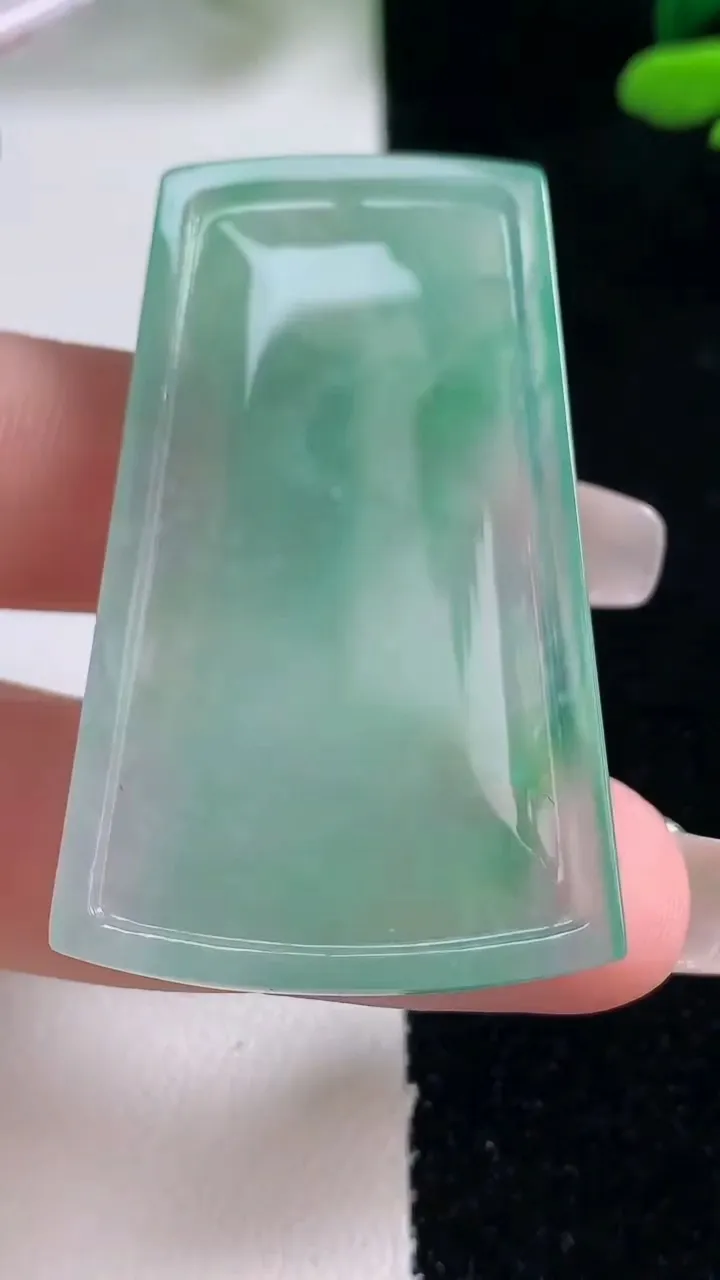 天然A货翡翠鸟语花香吊坠，尺寸46.5-28.4-4，重量:13.16g
12月29日