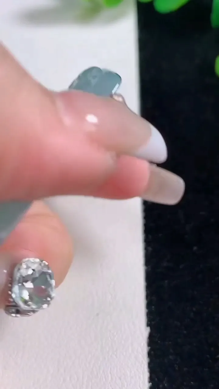 天然A货翡翠文殊菩萨吊坠，尺寸52.5-44.2-5，重量:26.30g
12月29日