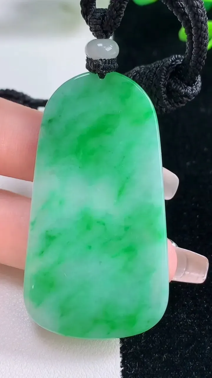 天然A货翡翠普贤菩萨吊坠，尺寸55.4-29.6-4.4，重量:20.96g
12月29日