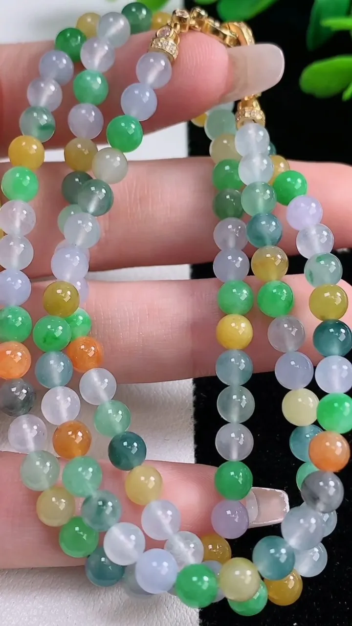 天然A货翡翠种三彩圆珠项链，尺寸5-111颗，重量:25.26g12月29日
工厂直销收藏佳品,种好水足，色泽均匀，有种有色，上手高大气！