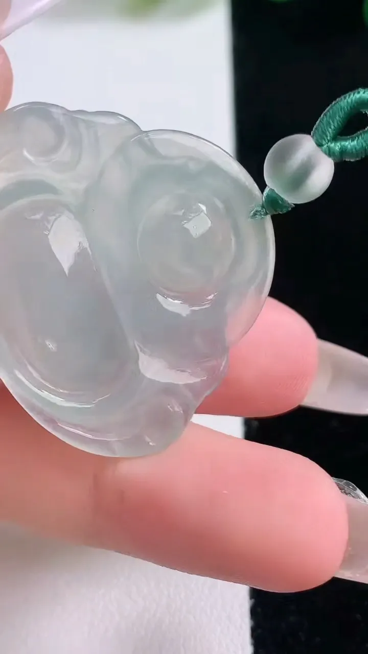 天然A货翡翠佛公吊坠，尺寸30.3-35-5.2，重量:8.33g
12月29日