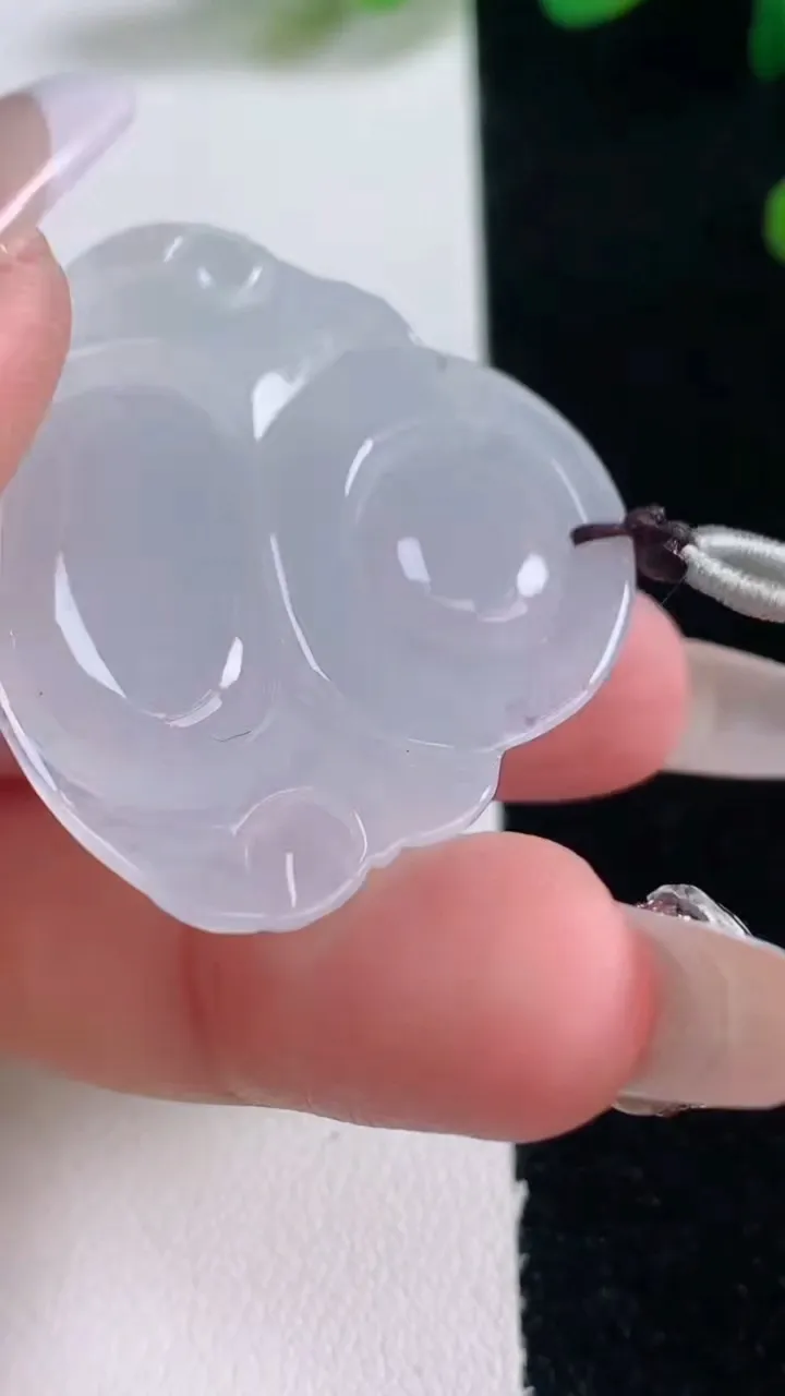 天然A货翡翠佛公吊坠，尺寸33.6-40.3-5.7，重量:11.71g
12月29日