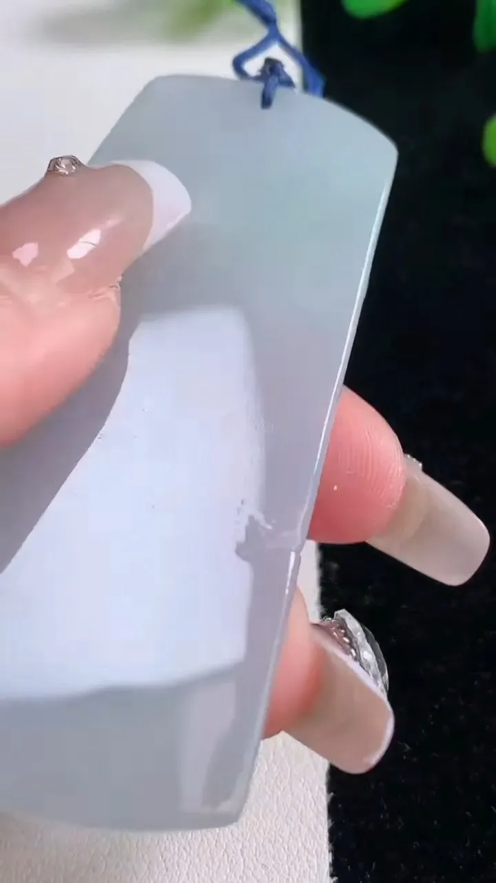 天然A货翡翠祥龙阿弥陀佛，尺寸66.4-36.7-5.4，重量:27.59g
12月29日