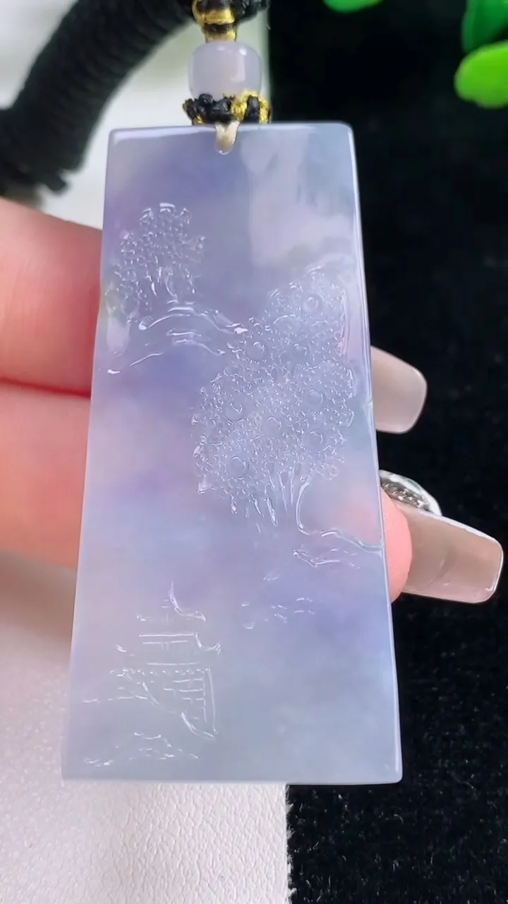 天然A货翡翠紫罗兰山水牌吊坠，尺寸55.7-26-4.4，重量:20.31g
12月29日