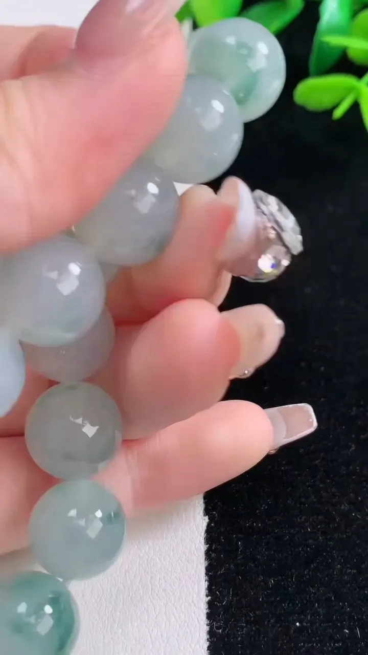 天然A货翡翠种飘花圆珠手串，尺寸12.7-16颗，重量:58.39g12月29日
工厂直销收藏佳品,种好水足，色泽均匀，有种有色，上手高大气！