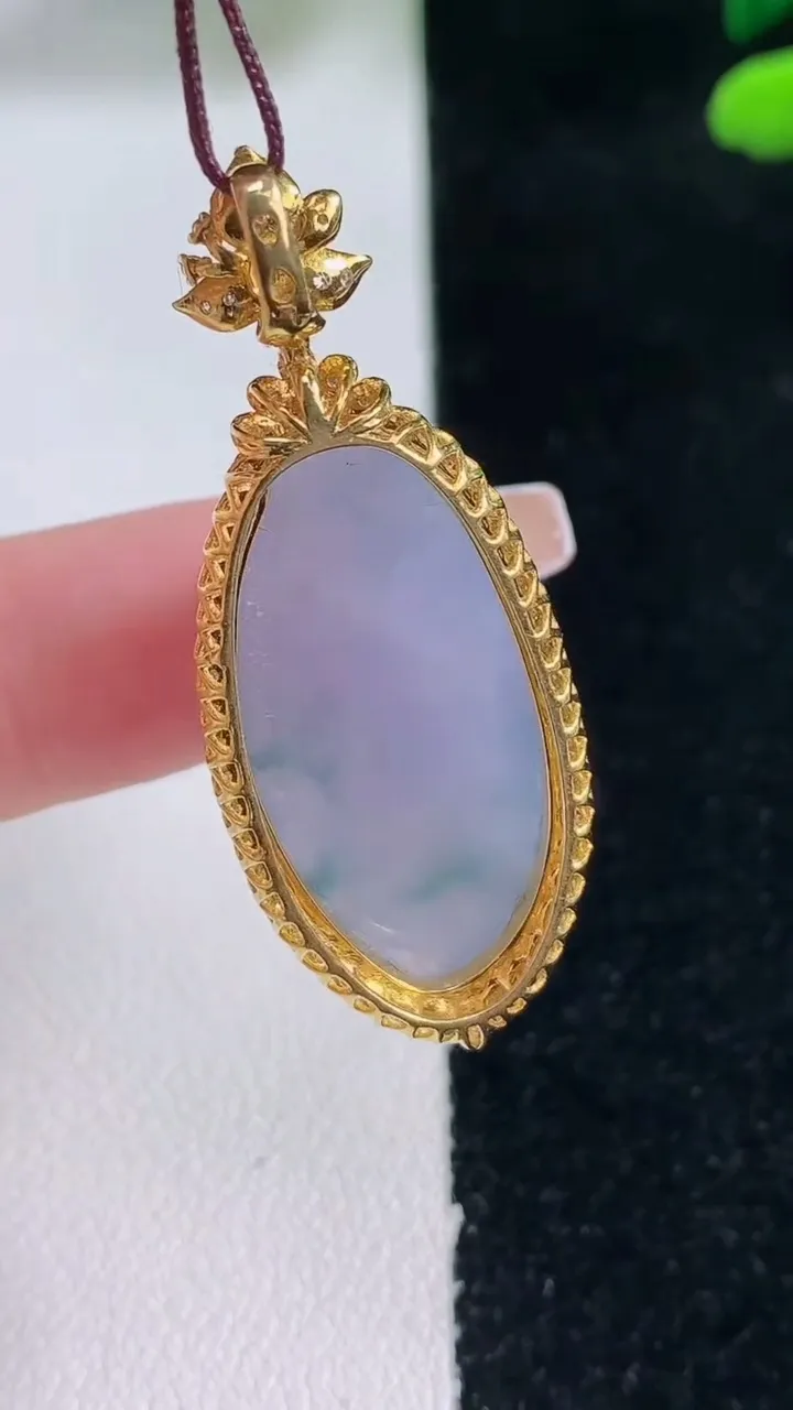 天然A货翡翠18K金紫罗兰福瓜吊坠，尺寸41.3-16.2-10.5，裸石27-13重量:7.08g
12月29日