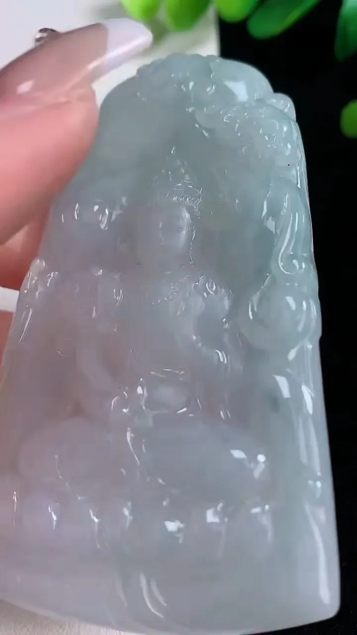 天然A货翡翠飘花大势至菩萨吊坠，尺寸74-47.6-5.6，重量:41.36g
12月29日