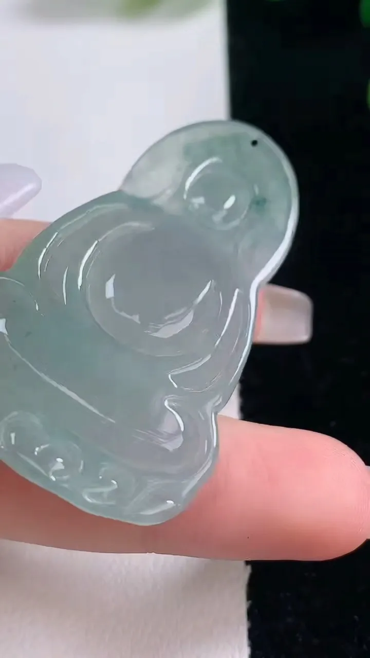 天然A货翡翠冰种飘花观音菩萨吊坠，尺寸50-30.6-5.5，重量:15.58g
12月29日