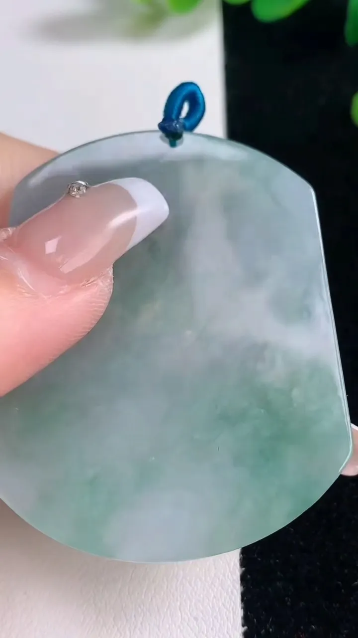 天然A货翡翠文殊菩萨吊坠，尺寸52.5-44.2-5，重量:26.30g
12月29日