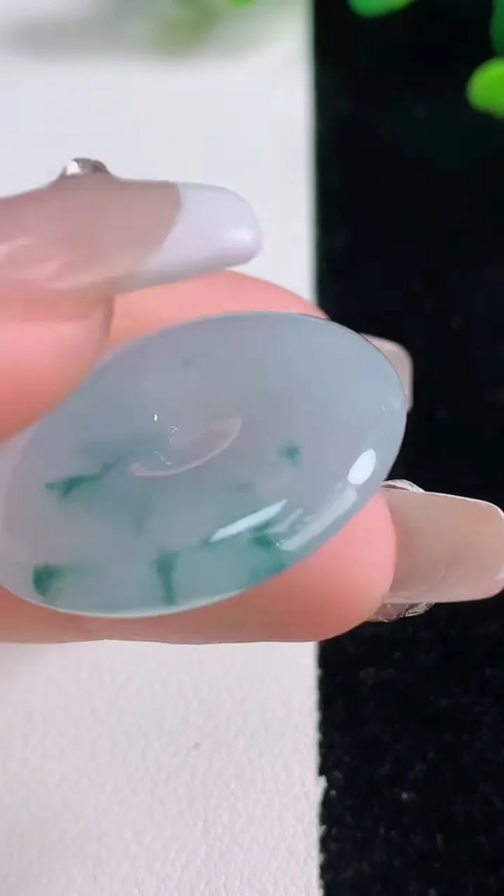 天然A货翡翠冰种飘花平安扣吊坠，尺寸30.3-6，重量:12.04g
12月29日