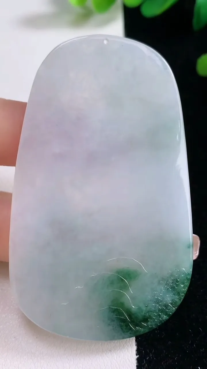 天然A货翡翠无相佛吊坠，尺寸67.6-40.6-5.3，重量:32.00g
12月29日