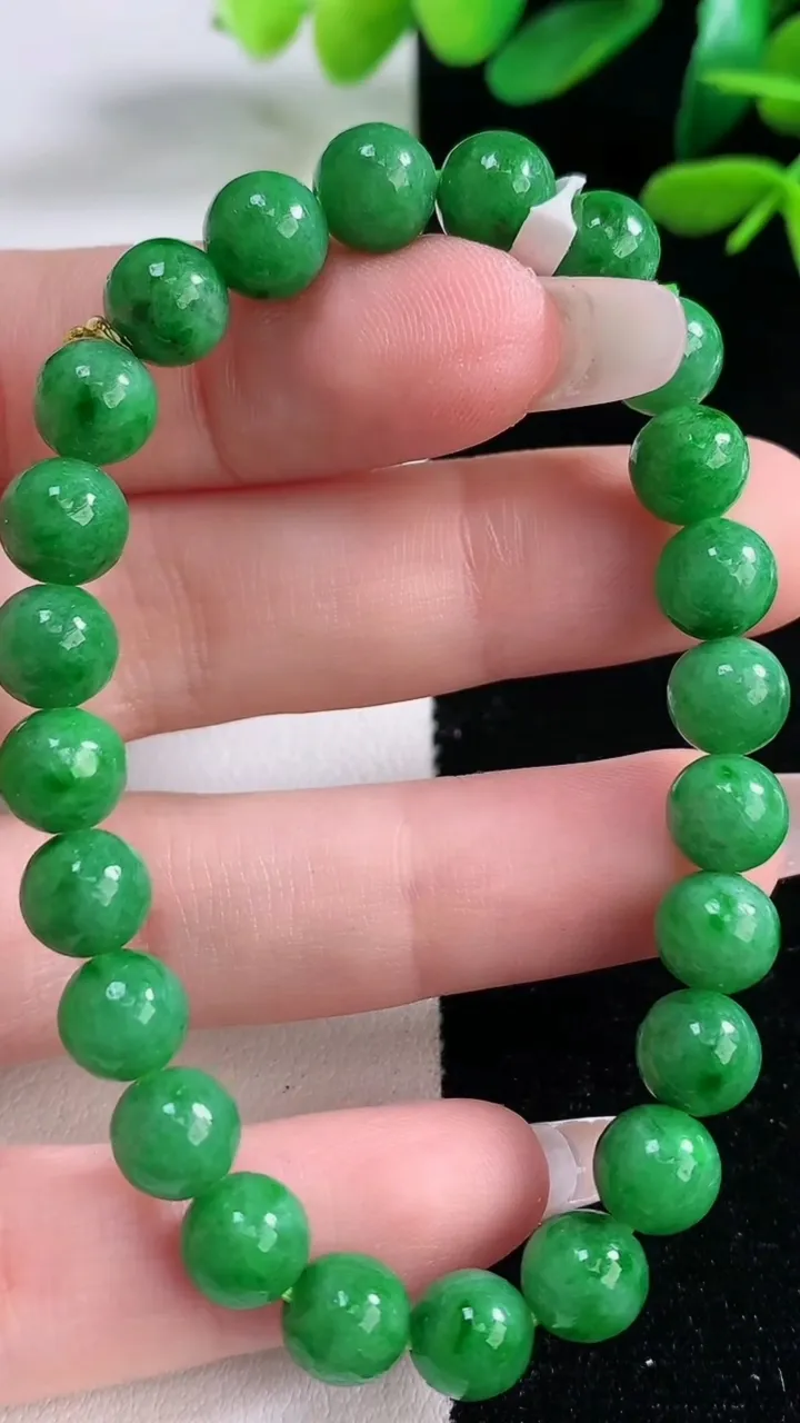 天然A货翡翠圆珠手串，尺寸7.2-24颗，重量:15.88g12月29日
工厂直销收藏佳品,种好水足，色泽均匀，有种有色，上手高大气！